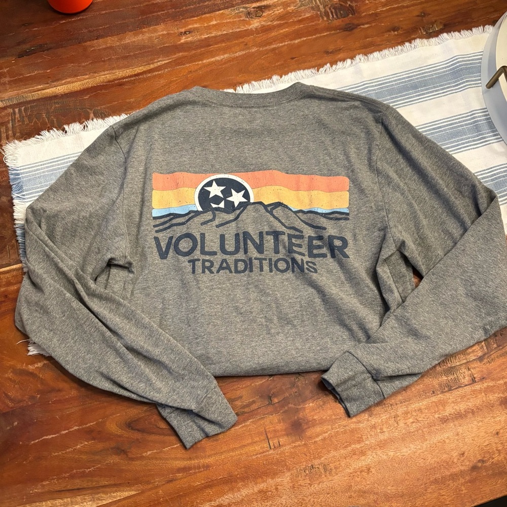 Volunteer Traditions Grey‎ Sunset Longsleeve size Small